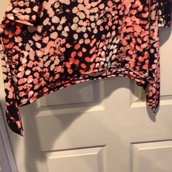 NWOT Karen T Designs Cold Shoulder Shark Bite Top 🌸 - Picture 4 of 8